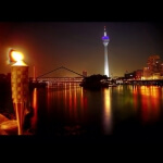 Vor dem Fernsehturm wird die olympische Fackel angezündet und erinnert an vergangene Tage.