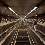 Eine Rolltreppe in einer U-Bahn-Station in New York.