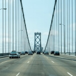 Besuchen Sie die Bay Bridge in San Francisco, Kalifornien, eine der legendären SF-Attraktionen.