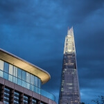 Der Shard-Wolkenkratzer in der Abenddämmerung in London.