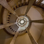 Ein Bild einer Wendeltreppe im Hannoveraner Rathaus.