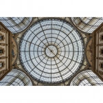 Die Decke der Galleria Vittorio Emanuele II in Mailand verfügt über eine atemberaubende Glaskuppel.